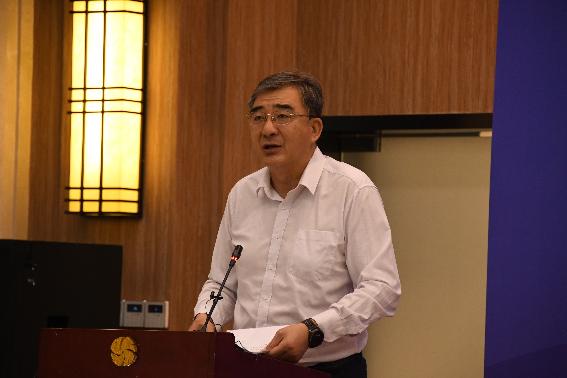 人力資源社會保障部職業(yè)能力建設(shè)司司長劉康宣讀人力資源和社會保障部表彰決定暨第一屆、第二屆全國電子信息服務(wù)職業(yè)技能競賽全國技術(shù)能手名單_gaitubao_1145x763.jpg